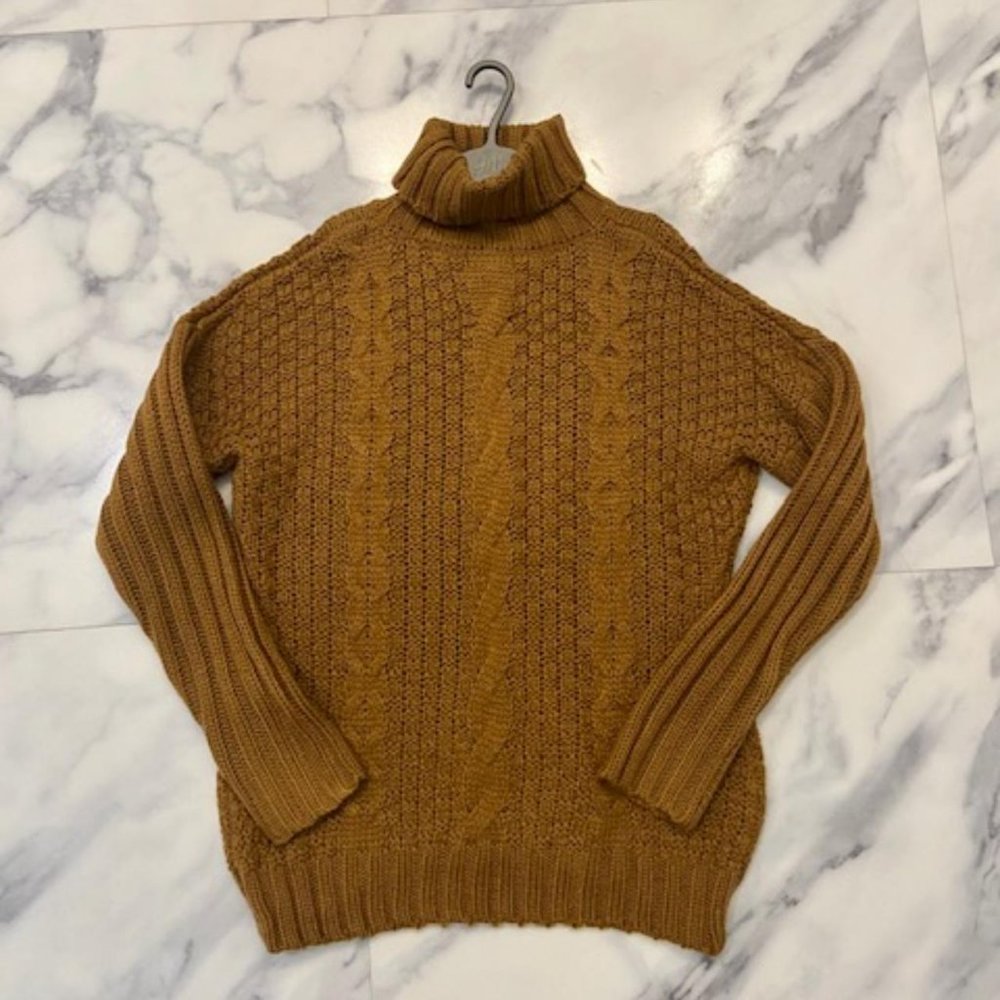 Cable Knit Cropped Sweater.
